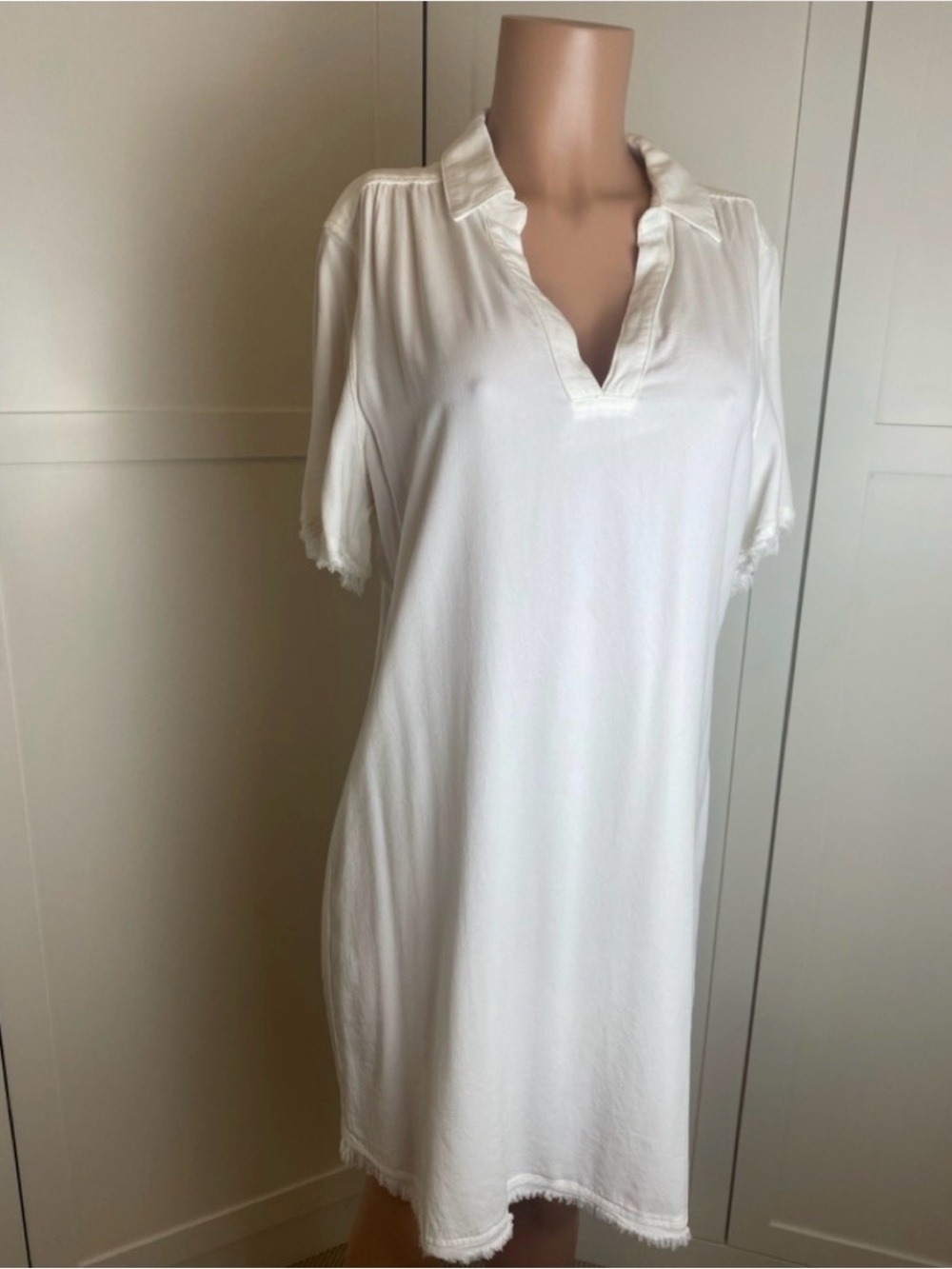 Maven West White V‑Neck T-Shirt Short Sleeve Shift Dress Large